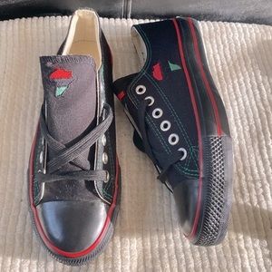 NEW🎉 African Pride Canvas Sneakers with Red & Green Accents Size 40/9 US